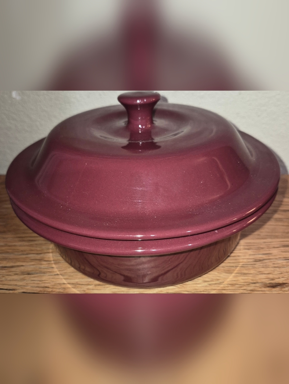 Pampered Chef Round Covered Baker in Cranberry Stoneware, Like New, 6 Cups 1.5L